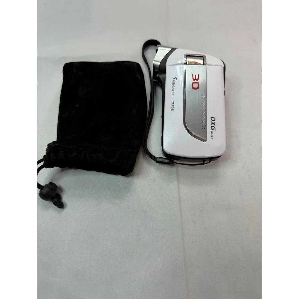 DXG DXG-5D7V 3D Pocket Camcorder 5MP CMOS with Pouch
